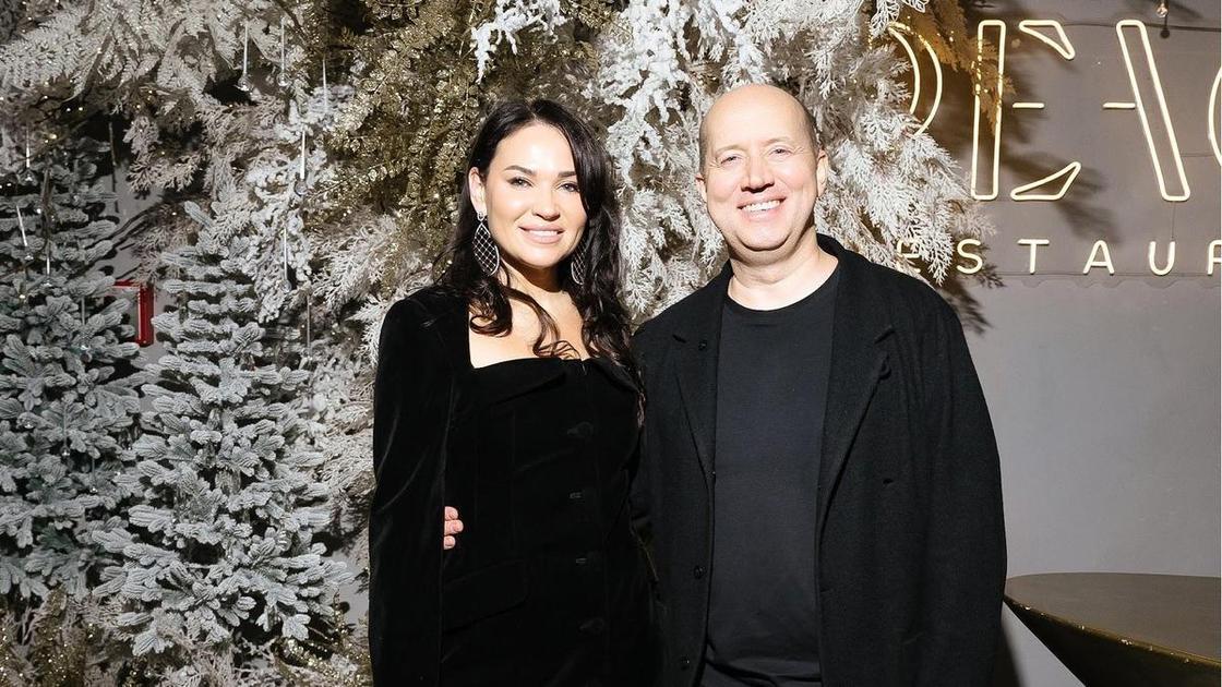 Сергей Бурунов счастлив вместе с возлюбленной, о чувствах к которой готов кричать со сцены&nbsp;&mdash; видео