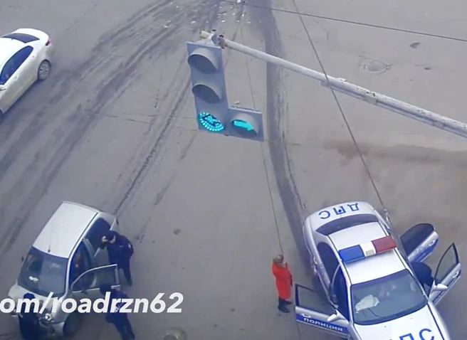 Ноябрьское ДТП с участием рязанской машины ДПС попало на видео | ya62.ru