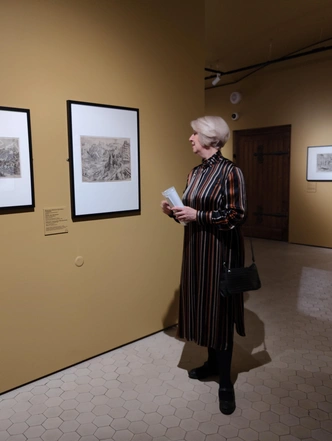 Наталия Юрьевна Маркова ведет экскурсию по выставке «Не только Брейгель» | Источник: Vokrugsveta.ru