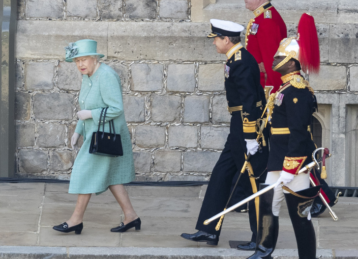 Елизавета II официально отметила свое 94-летие без родни и пышных торжеств