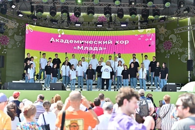 «Млада» споет с финалистом «Голоса» Олегом Аккуратовым