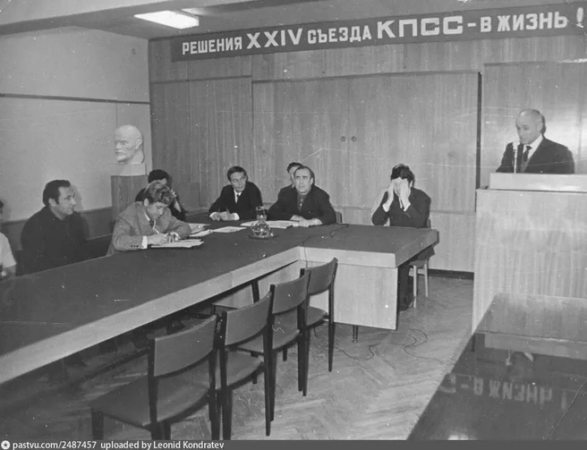 Собрание сотрудников ВНИИНМАШ в 1960-х годах | Источник: Leonid Kondratev / Pastvu.com