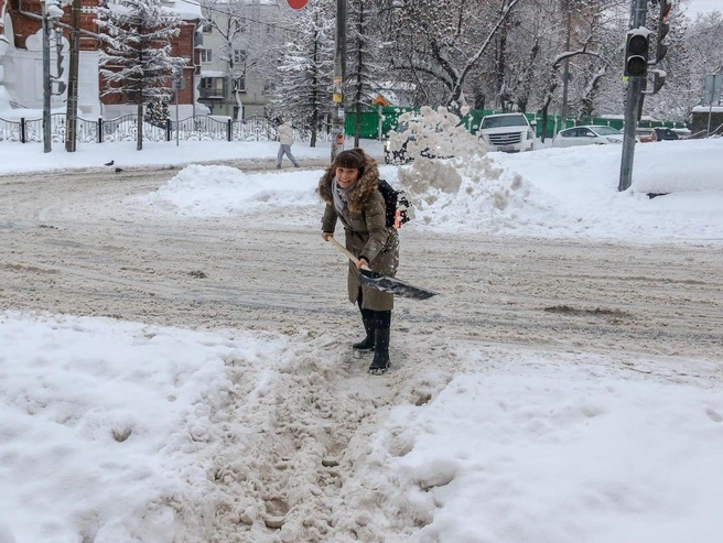 Фотокорреспондент Наталья Бурухина также приняла участие в уборке города. | Источник: Наталья Бурухина / NN.RU