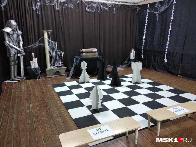 Декорации для школьного праздника | Источник: Андрей Кузнецов / MSK1.RU