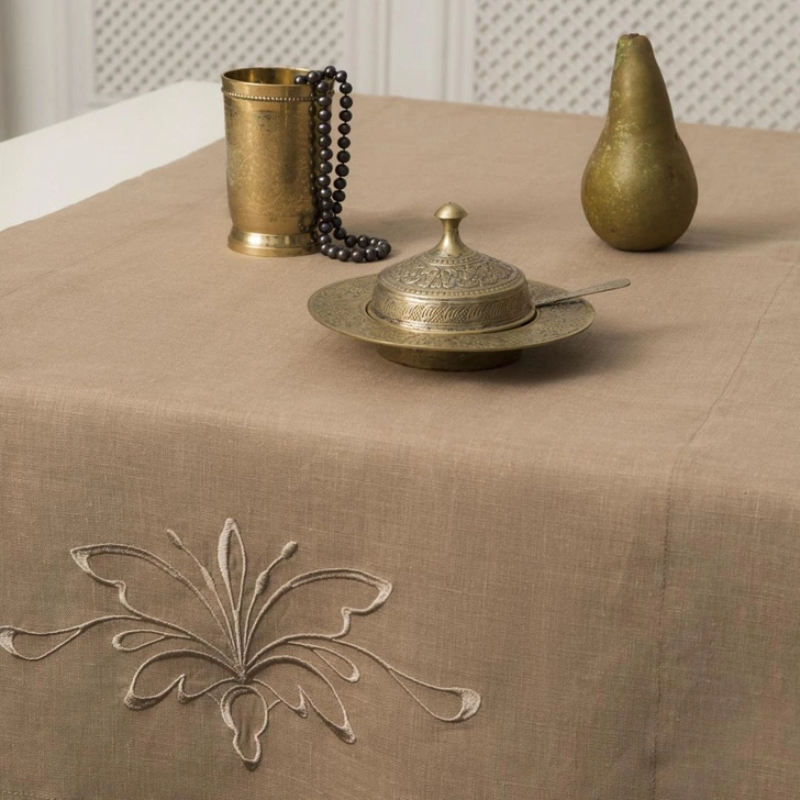 Монохром льна и якобинский цветок: коллекция столового текстиля молодого бренда &laquo;Ленский&raquo;