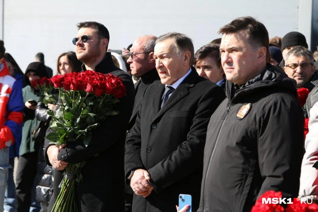 На церемонию приехал губернатор Московской области Андрей Воробьев, президент Crocus Group Араз Агаларов и его сын Эмин Агаларов | Источник: Татьяна Спиридонова / MSK1.RU