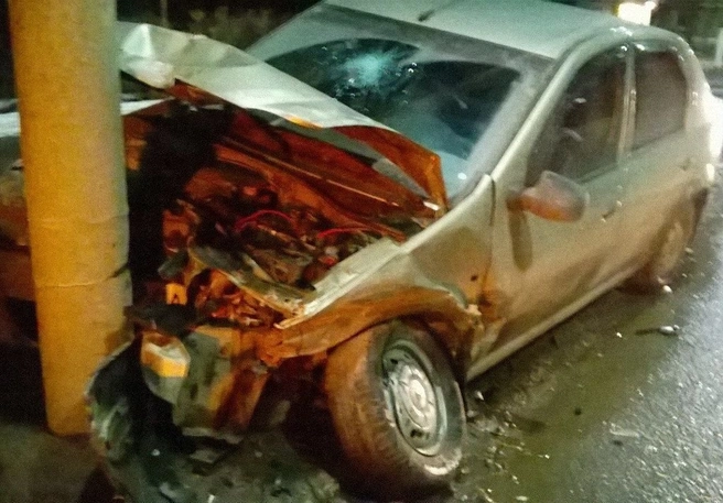 В Рязани на улице Бронной Renault врезался в столб | ya62.ru