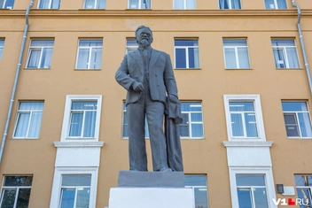Но деньги на ремонт нашлись&nbsp;— Михаил Калинин спасен | Источник: Константин Завриков / V1.RU