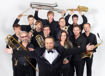 Виталий Владимиров со своей командой | Источник: организаторы «Джаз-лихорадки»