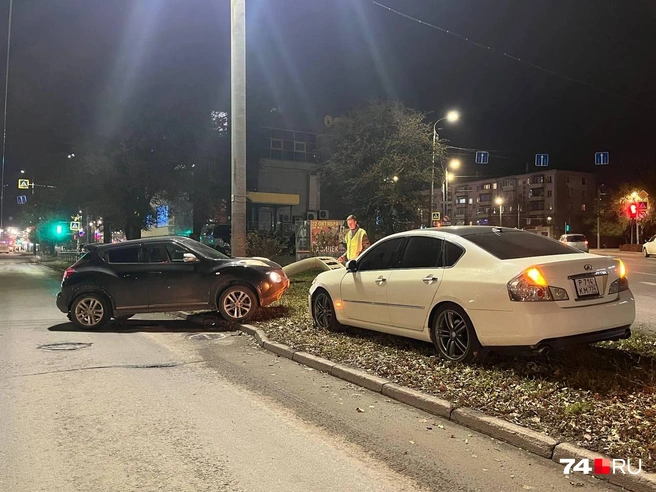 Близнец Nissan Fuga, Infiniti М35, после одной из подозрительных аварий, о которых мы писали ранее | Источник: читатель 74.RU