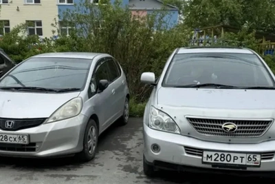 В Южно-Сахалинске неизвестный повредил авто и скрылся