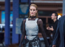 Рози Хантингтон-Уайтли в Нью-Йорке, 3 июня