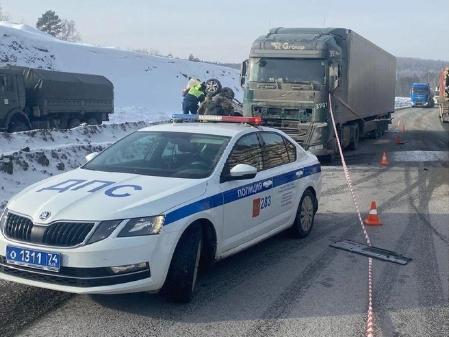 «Лада» от удара вылетела на обочину и перевернулась на крышу | Источник: Госавтоинспекция Челябинской области