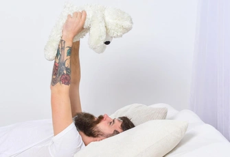 «Сын в 20 лет спит с плюшевыми игрушками и не стесняется даже перед девушкой»