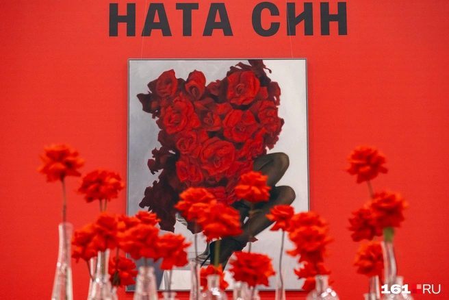 У ростовской художницы Наты Син свой большой стенд | Источник: Евгений Вдовин / 161.RU