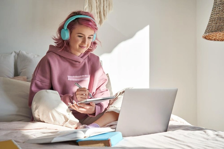 Когда и как подавать заявление в колледж онлайн: инструкция | Источник: Shutterstock/Fotodom.ru