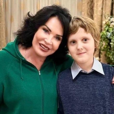 10-летний Глеб, который лишился пальцев из-за взрыва в Красногорске, ждет протезирования — кадры с выписки