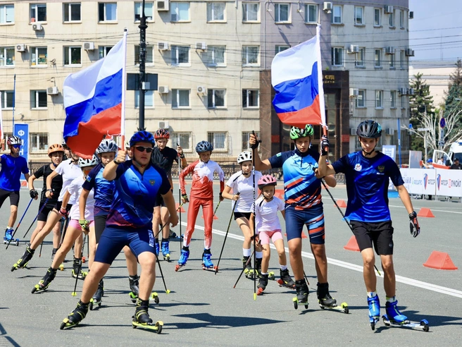 Массовый прокат под российским флагом стал частью церемонии открытия | Источник: Михаил Шилкин