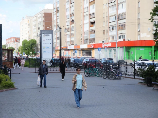 В центре Тюмени люди спокойно идут домой | Источник: Ирина Шарова / 72.RU
