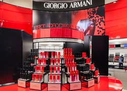 Первый в Европе: в Москве открылся парфюмерно-косметический бутик Giorgio Armani Beauty