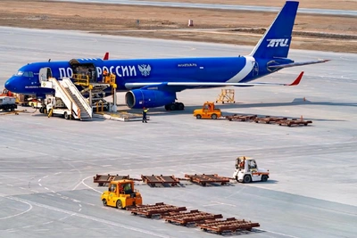 В аэровокзале Южно-Сахалинска появился мощный погрузчик