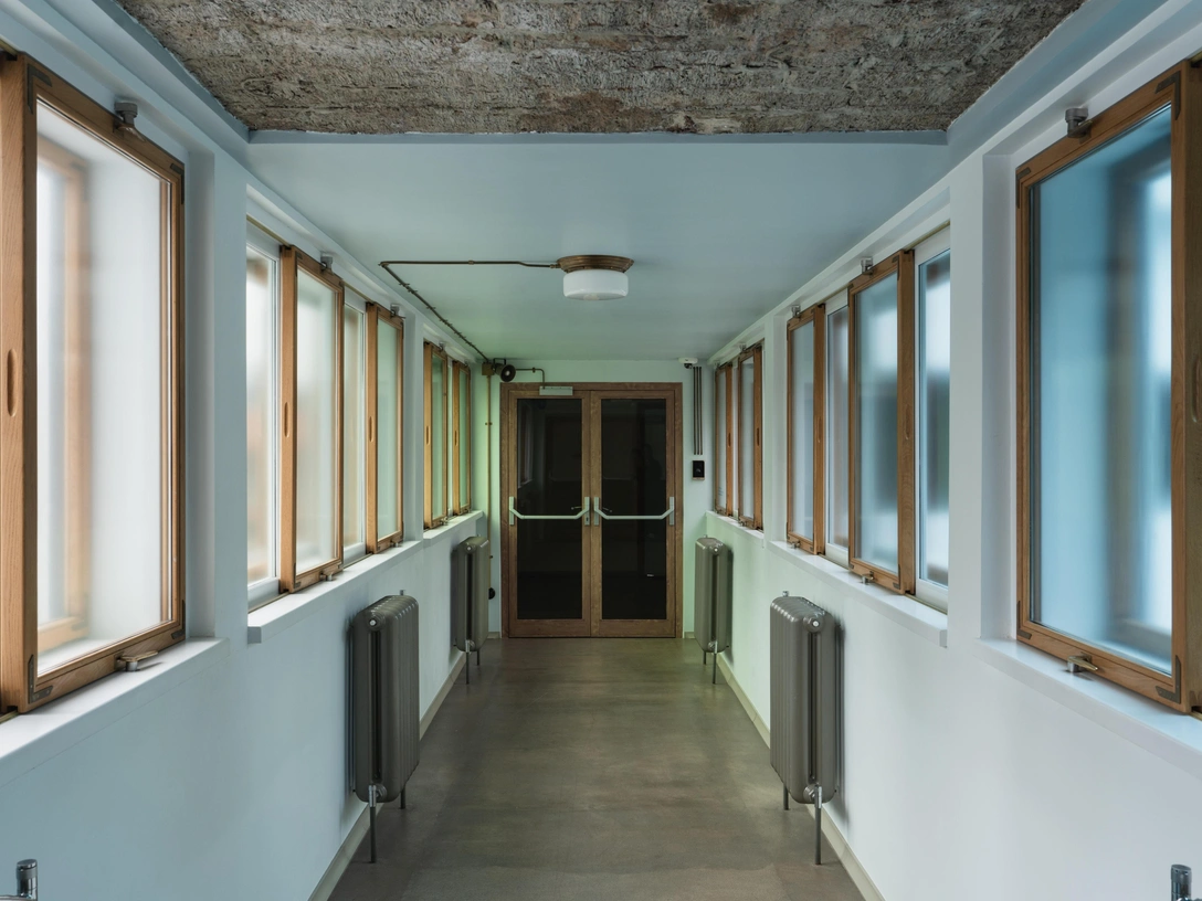 «Переход цвета»: инсталляция Кати Рыбловой в Доме Наркомфина | Источник: Варвара Топленникова. © Музей современного искусства «Гараж»