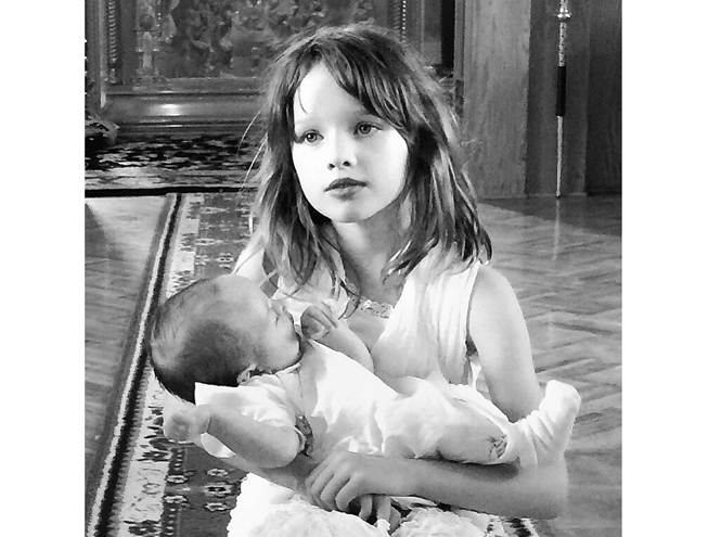Милла Йовович крестила дочь