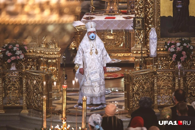 Согласно указу главы республики, митрополит вел себя достойно — надел маску