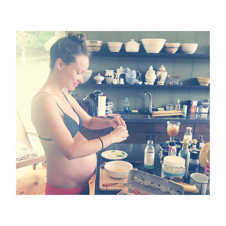 Беременная Оливия Уайльд опубликовала фото в бикини