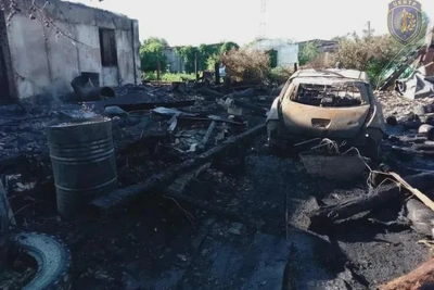 Пожар при зарядке электромобиля уничтожил дом в Приамурье