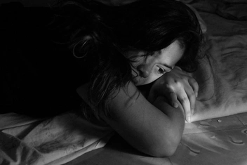 «Страх смерти — это животный ужас»: писательница — о своем опыте принятия онкодиагноза и одиноких днях в больнице