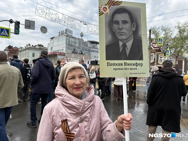 Женщина все еще пытается найти информацию про своего дедушку  | Источник: Мария Лобанова / NGS70.RU 