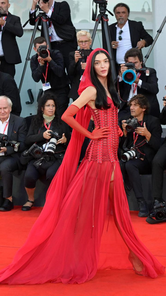 Модная Венеция-2023: самые стильные наряды церемонии открытия, которые войдут в историю