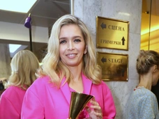 «Потеряла опору»: Вера Брежнева без обручального кольца пустила слезу на публике