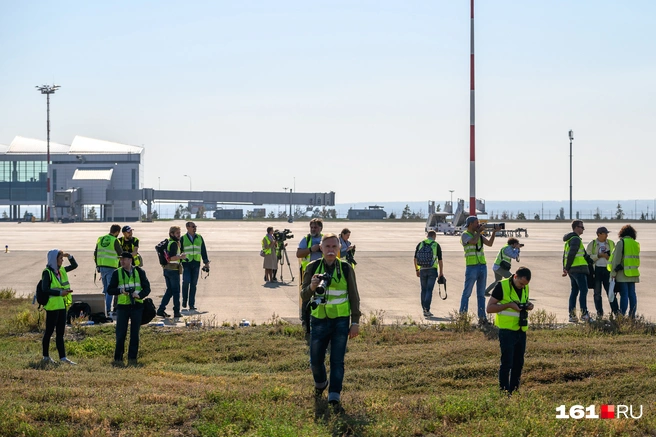 В аэропорту несколько раз проводили споттинг. На мероприятия собирались фотографы и журналисты для съемки лайнеров, идущих на взлет или посадку | Источник: Евгений Вдовин / 161.RU