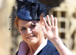 Принц Эндрю теряет все: титулы, дом и теперь — жену