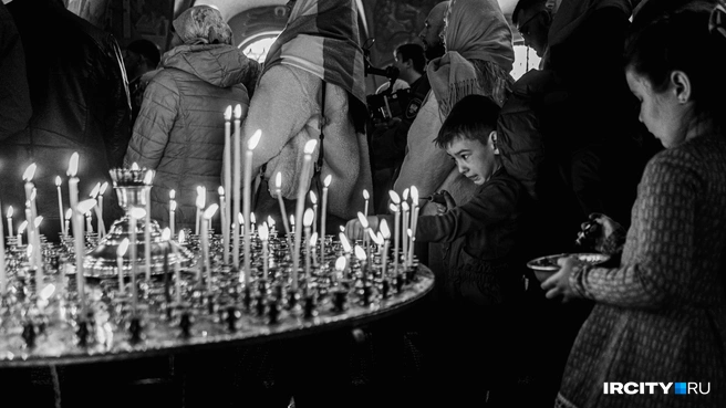 Детишки пока только разбираются во всех тонкостях богослужений | Источник: Кирилл Фалеев / «ИрСити»