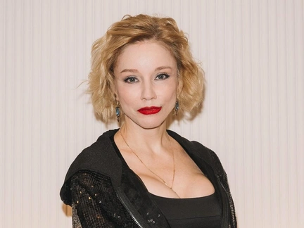 Ослепительная Марина Зудина, модная Юлия Меньшова, Геннадий Хазанов после скандала: юбилей театра Пушкина