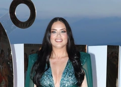 Адриану Лиму не узнать: модель plus size снова прячет тело на Венецианском фестивале