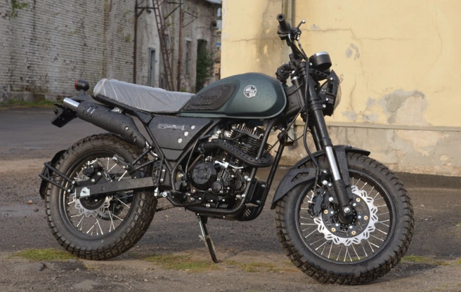 Стандартный представитель китайской техники до 200 тысяч рублей Racer Triumph 300. Выглядит стильно. | Источник: quadromoto.by