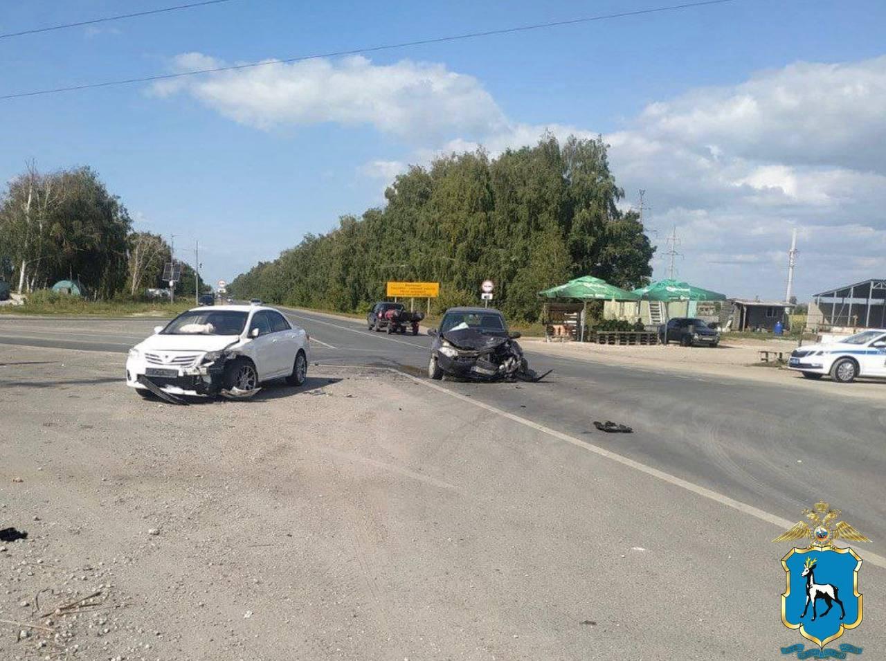 На трассе Тольятти — Хрящевка столкнулись Lada Kalina и Toyota Corolla. Пострадали четыре человека