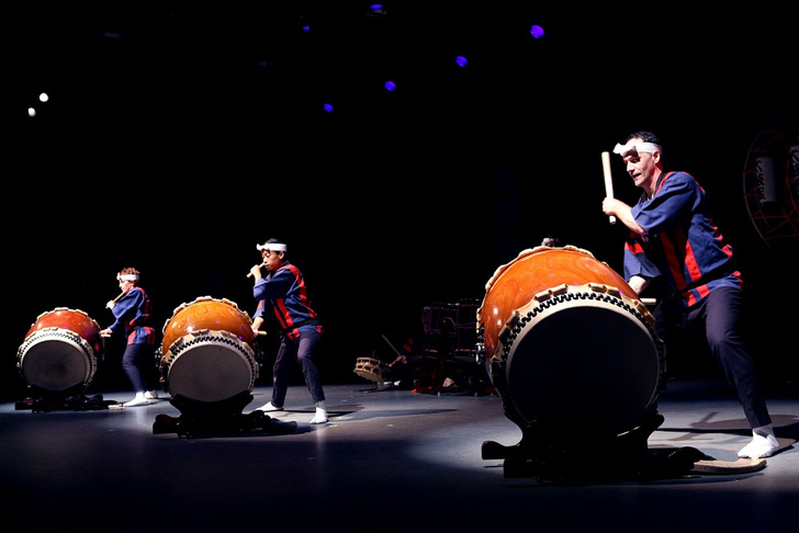Фото №1 - Энергия ритма и японские барабаны: группа «Taikoza» в Доме музыки
