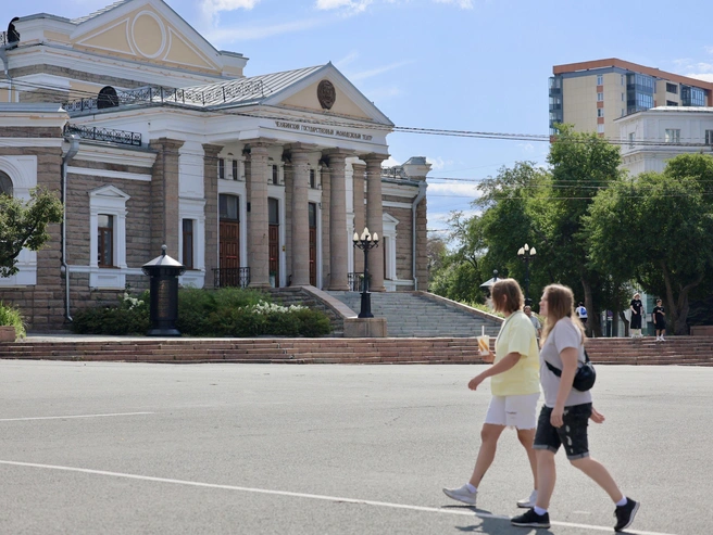 Без референдума в итоге обошлось, а ограждений и скамеек в «фирменных» цветах у районов не появилось | Источник: Наталья Лапцевич
