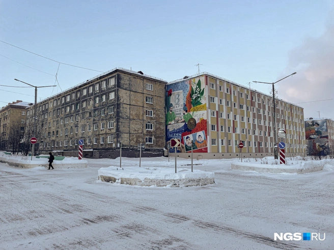 Пустынные улицы Норильска | Источник: Александр Ощепков / NGS.RU