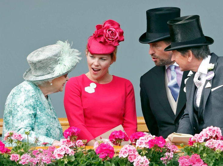 Королева, Отем и Питер Филлипс и Джон Уоррен на пятом дне скачек в Аскоте, 23 июня 2018 года