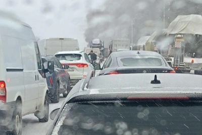 На Серовском тракте перекрыли движение из-за пожара