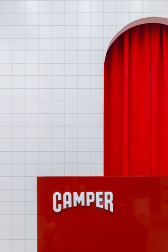 Красное на белом: бутик Camper Together в Москве от студии Asketik (фото 7.1)
