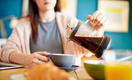 Дело не в калориях: нейробиолог объяснил, почему не стоит пить кофе с молоком или сливками