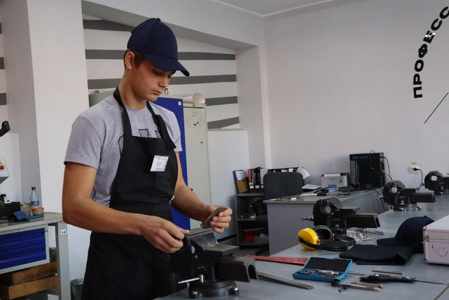 Получающие именную стипендию студенты уже сейчас чувствуют причастность к компаниям, с которыми они собираются связать свое будущее: СГК и СУЭК-Красноярск | Источник: ТГК-13