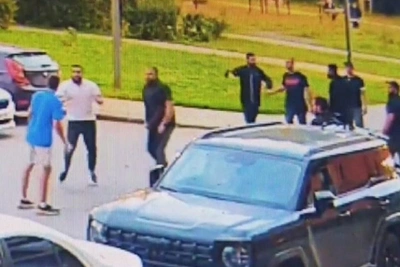Уличная драка в Ярославле попала на видео
